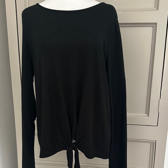 Iz Byer Black Long Sleeve Women's Lightweight Sweater with Tie Detail - Picture 5 of 9